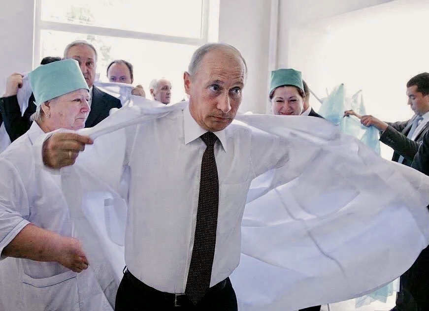 Президент Владимир Путин первым заявил на весь мир о регистрации вакцины от коронавирусной инфекции COVID-19. Она была разработана Национальным исследовательским центром эпидемиологии и микробиологии им. Н. Ф. Гамалеи (НИЦЭМ) и прошла регистрацию 11 августа.