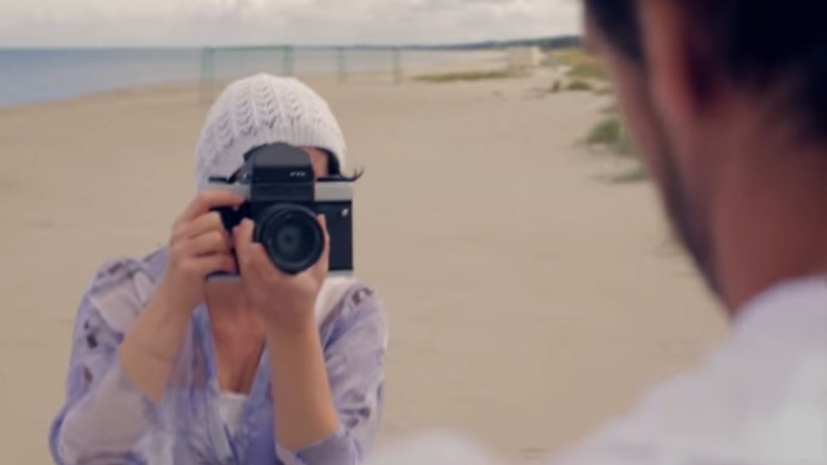 "Буднями дорожи, не маши им рукой. Слегка коснувшись дня, вот уж вечер поспешает". (от автора)