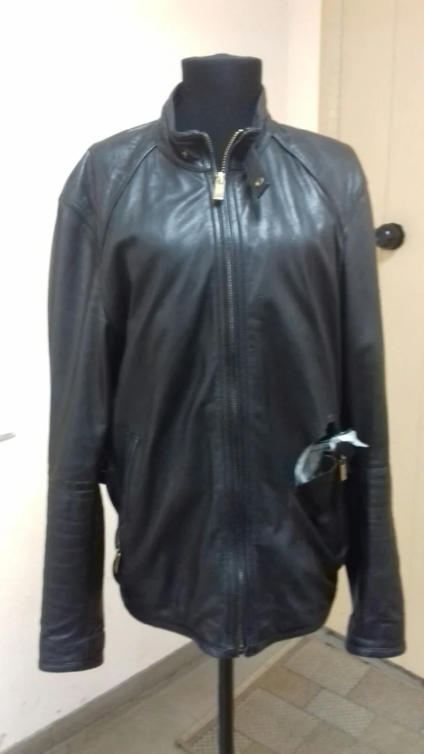 Ликвидация разрыва на мужской кожаной куртке. Ателье Ирины Берзиной.