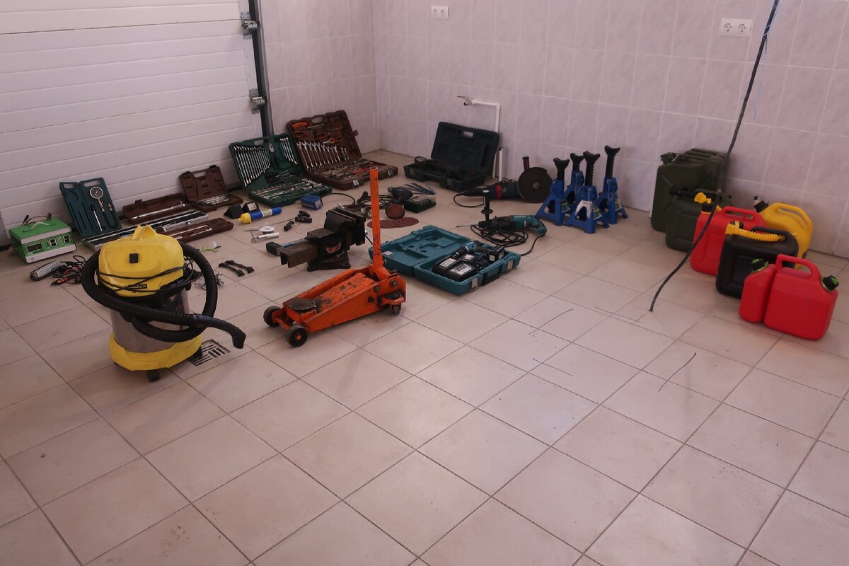 мой рабочий инструмент и полезные приспособления для гаража - всё, что накопилось за 10 лет работы