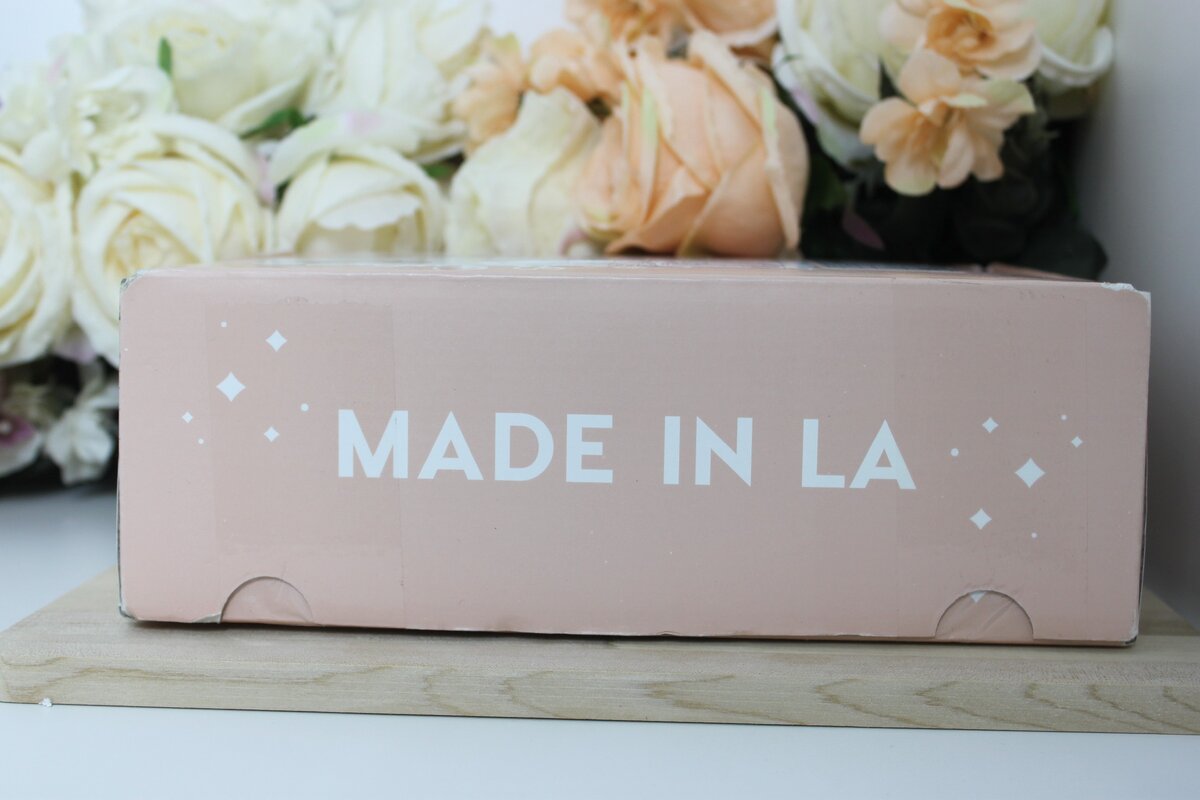 Коробочка с заказом с сайта Colourpop