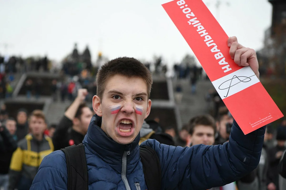 Российский неправильный. Школьники на митинге. Фанаты Навального. Школьники на митинге Навального. Сторонники Навального.