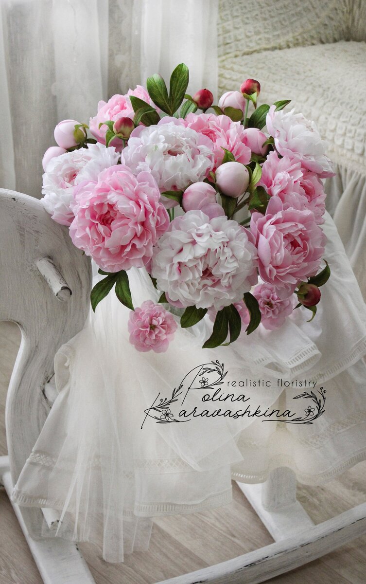 Букет из 21 пиона разной степени роспуска, полностью ручная работа!