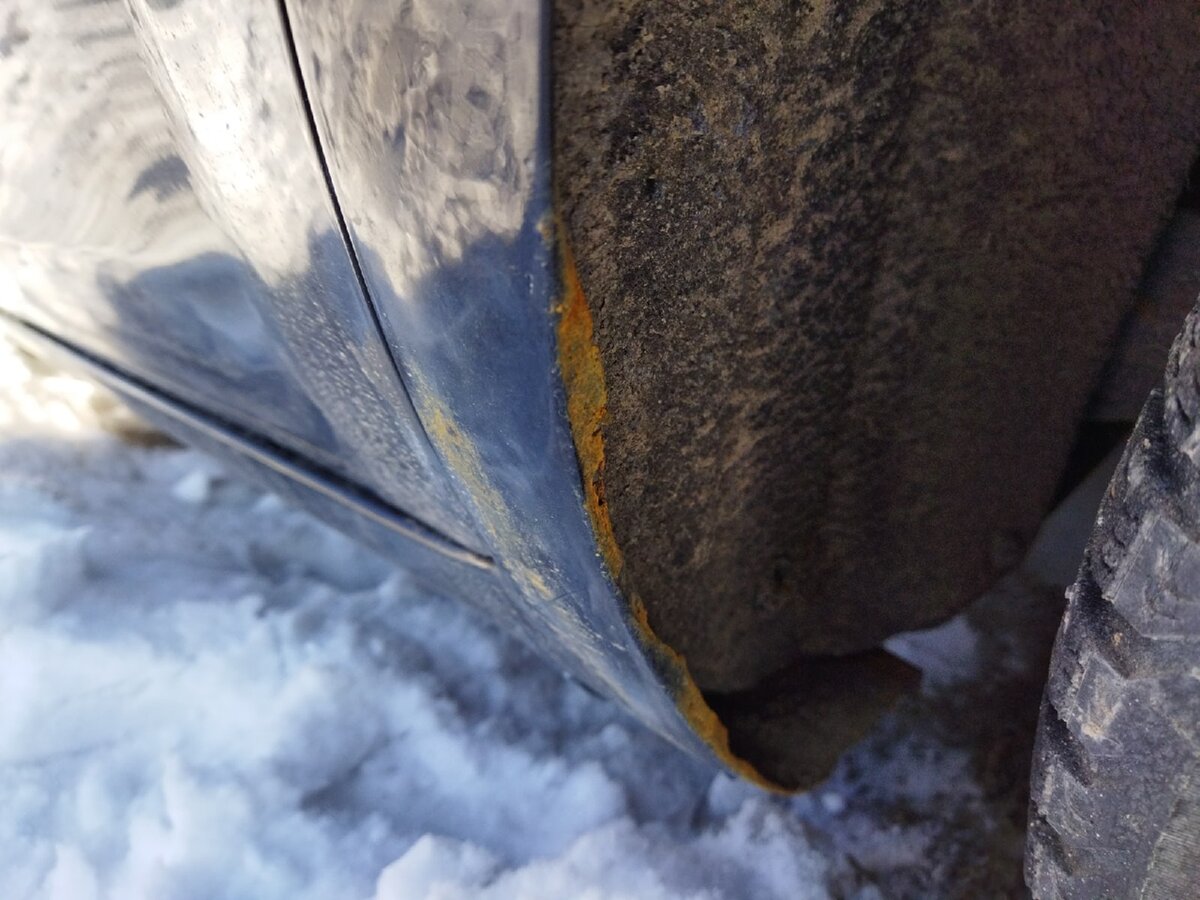 У меня Форд 2008 года цветёт, что уж говорить про более старые машины