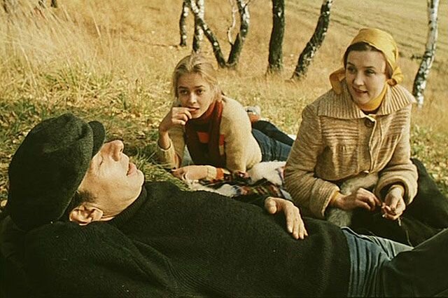"Москва слезам не верит"  https://aif.ru/dosug/test_horosho_li_vy_pomnite_film_moskva_slezam_ne_verit