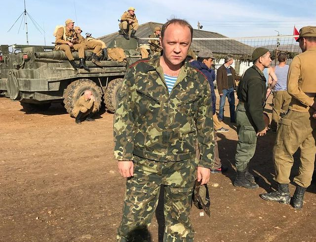 Актёру нравилось служить в армии, но он против войны