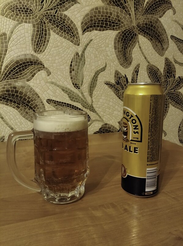 Только-только налил. Обратите внимание на пену: низкая и густая. Хороша!