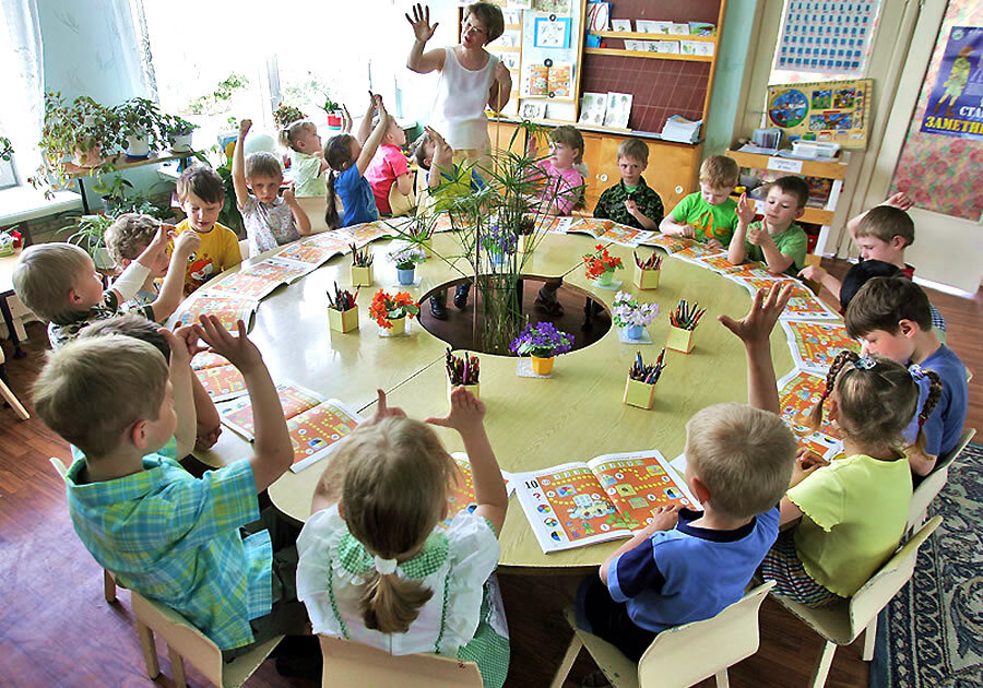 Экологическая игра школа. Занятия в садике. Дети на занятии в ДОУ. Современные занятия в детском саду. Занятия по экологии в детском садике.