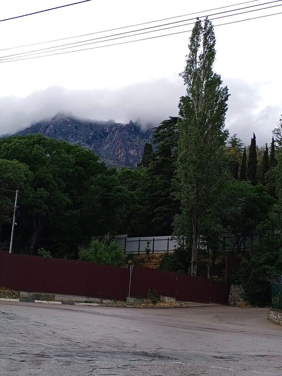 Вид на горы с улиц Кореиз