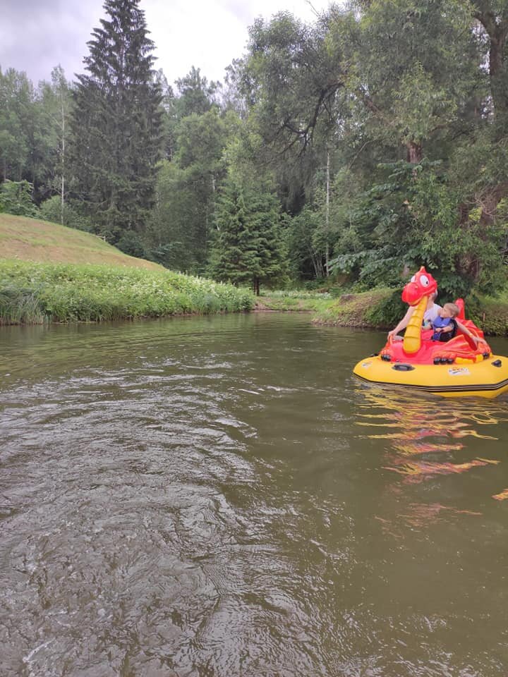 Катания на электролодках — здесь: Rakši ZOO