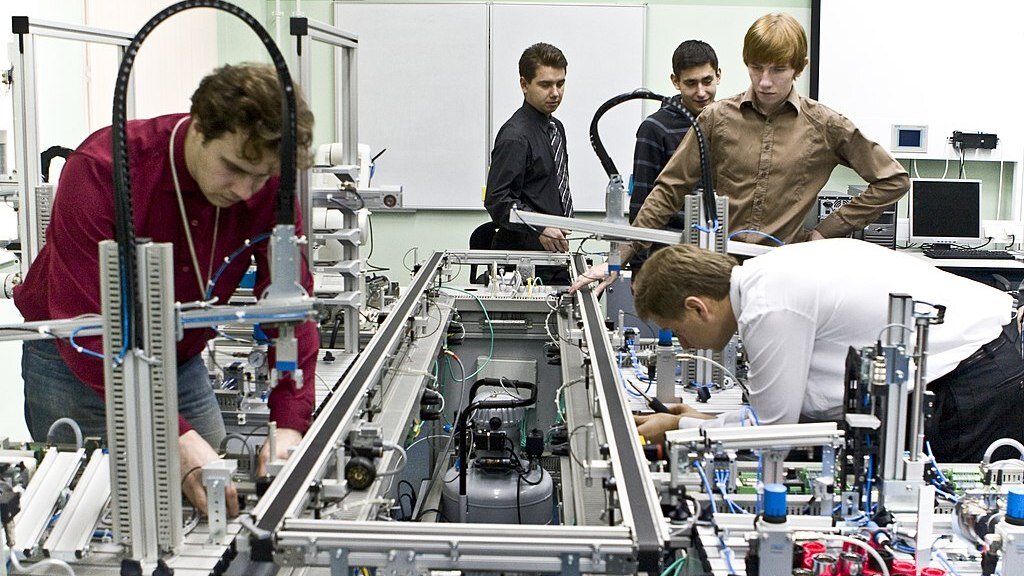 Студенты за работой. Яндекс Картинки