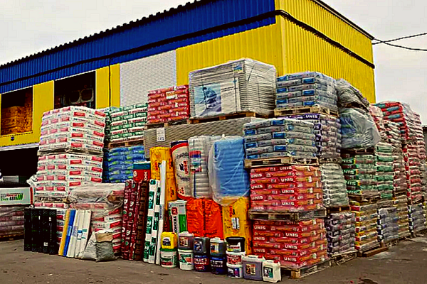 Посещаем деревенский склад строй товаров