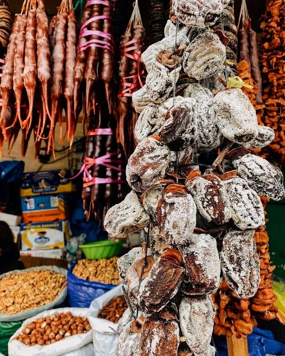 Вяленая хурма на рынке