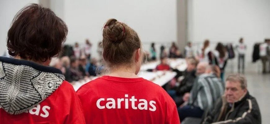 Представители Caritas, bankier.pl