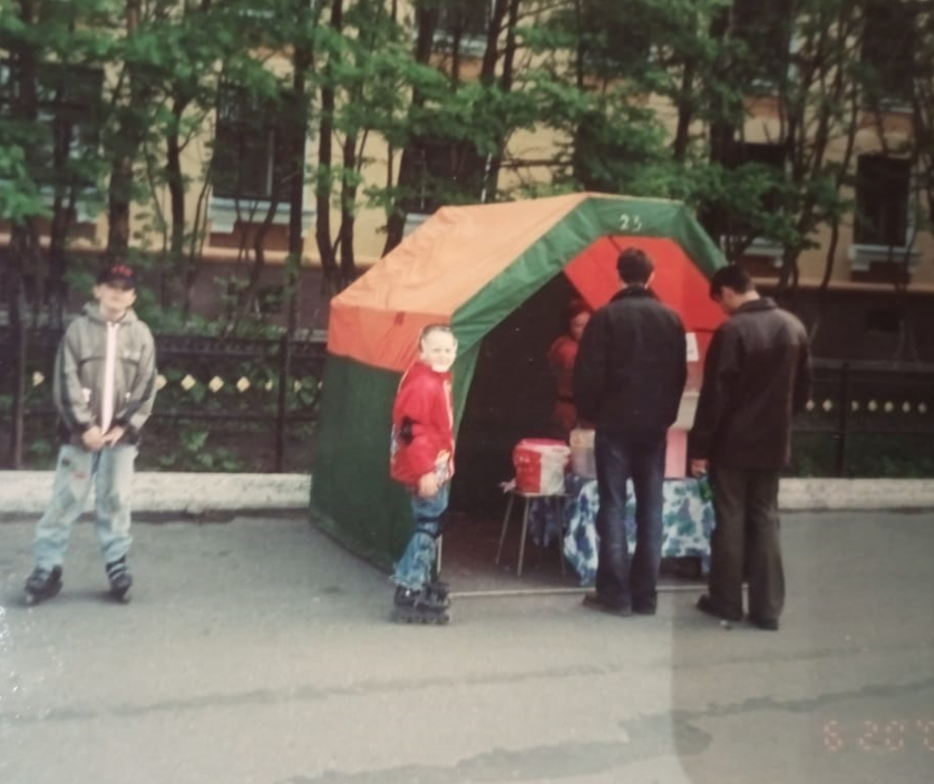 Уникальный случай, когда у нашей палатки нет очереди. Обычно хвост был длиной с Великую китайскую стену😜.