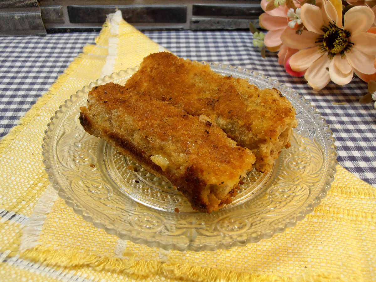 Сосиски с сыром в хлебе для тостов 