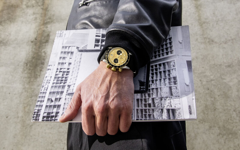 Хронограф Black Bay Chrono S&G в 41 мм корпусе из стали с полированной и сатинированной отделкой и желтого золота на текстильном ремешке