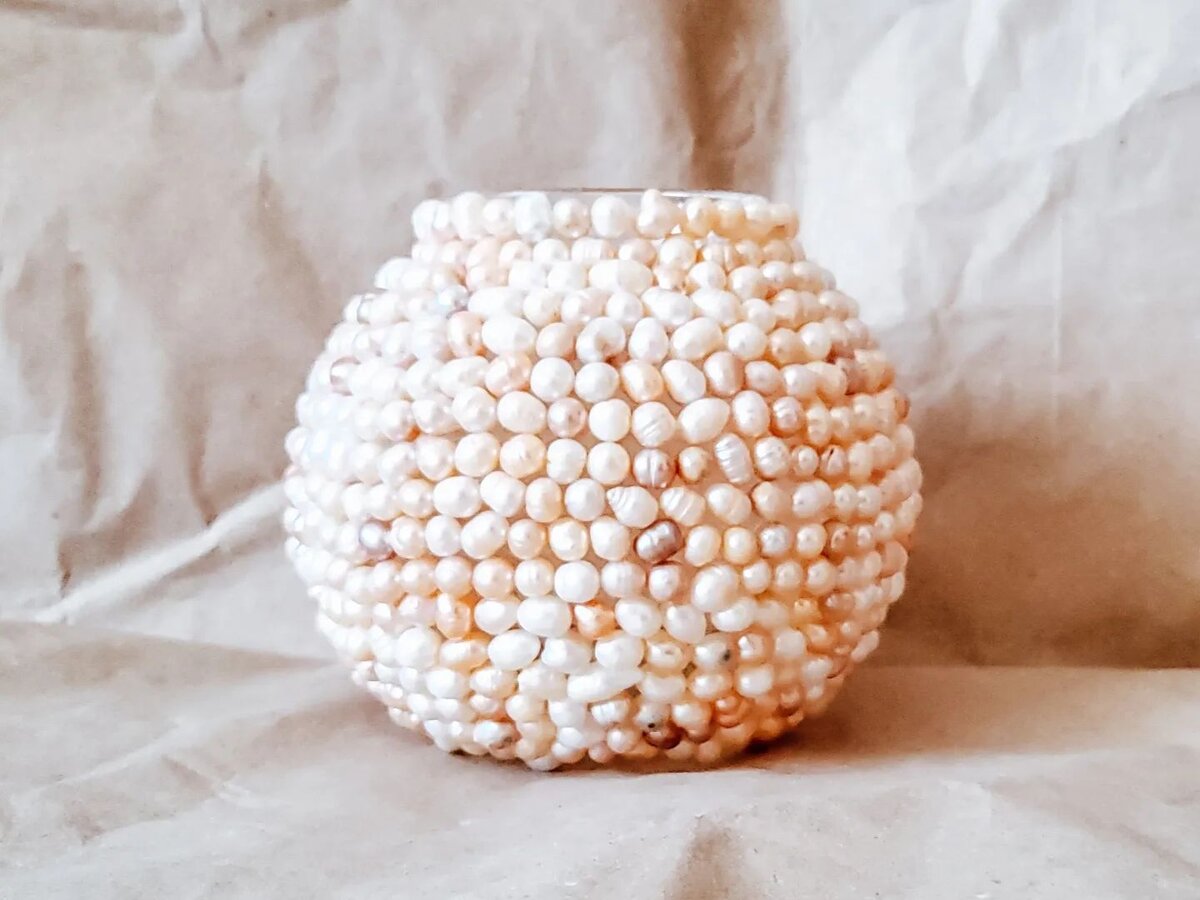 Для жемчужной вазы использовано 357 гр. жемчуга