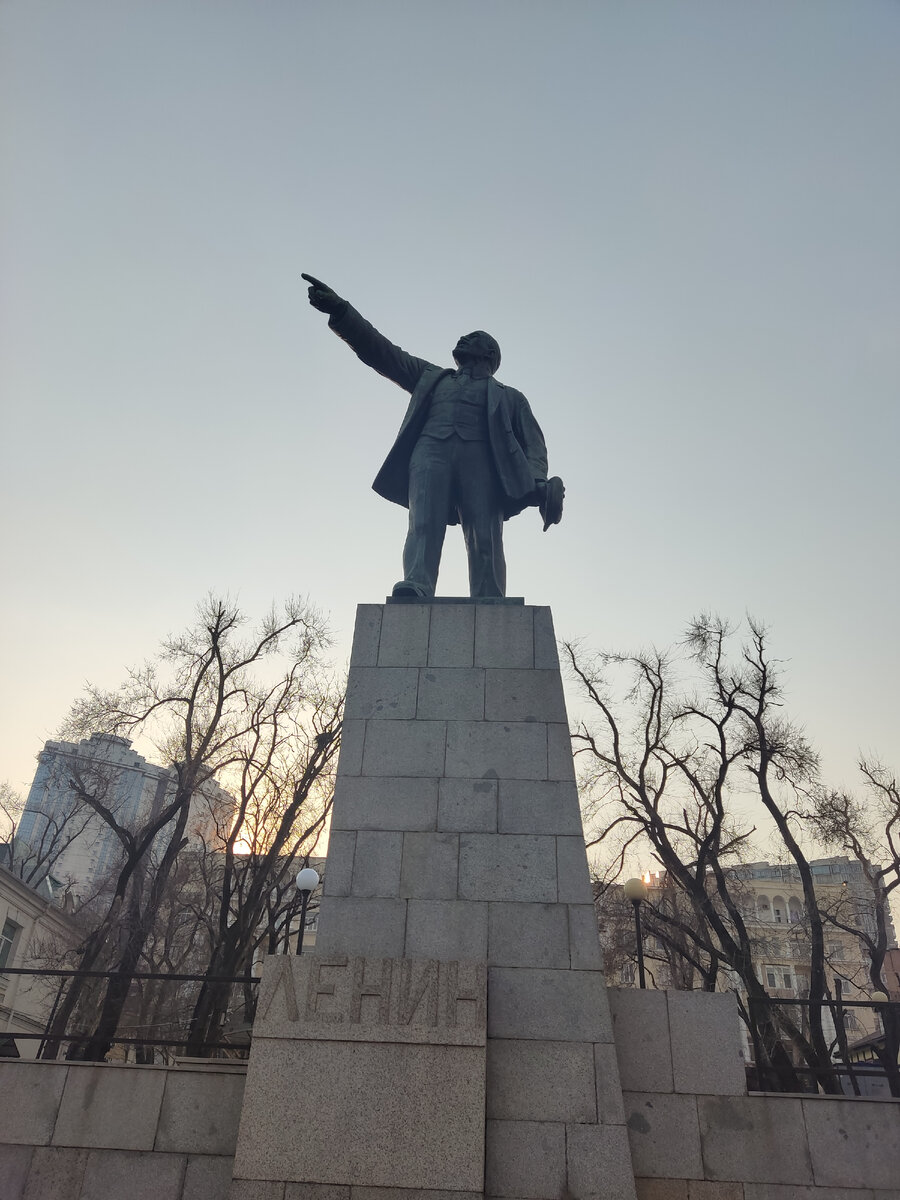 Вечерний дедушка Ленин продолжает намекать