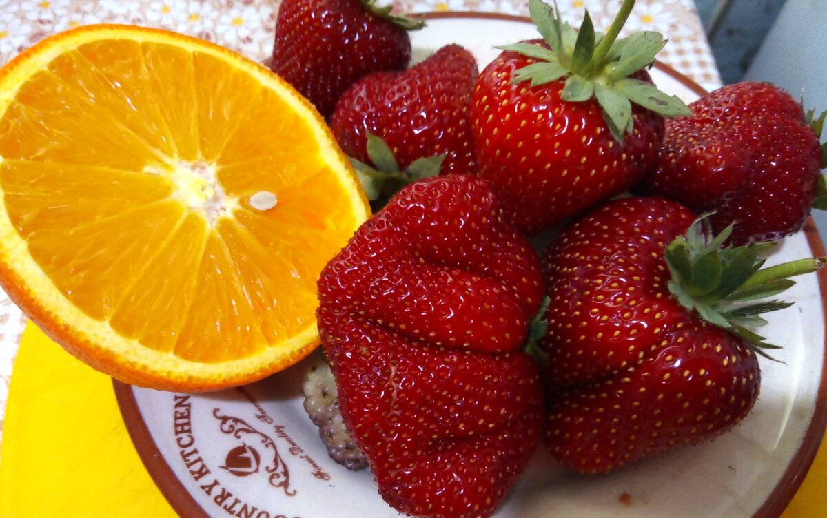 у мармолады ягоды с апельсин