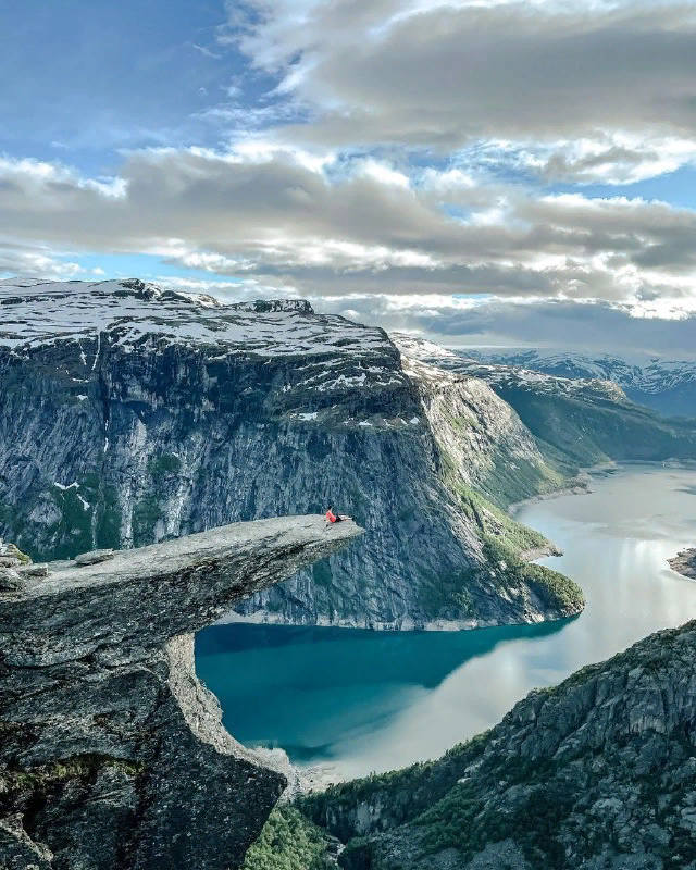 Trolltunga hello Internet