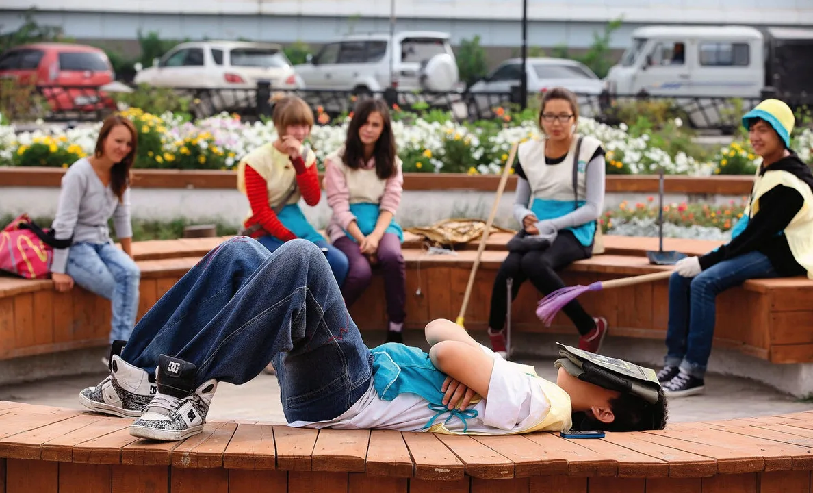 Я полежу, пока жизнь проходит мимо меня. Картинка с сайта otkritayagazeta.livejournal.com (ссылка: https://clck.ru/u24k2)