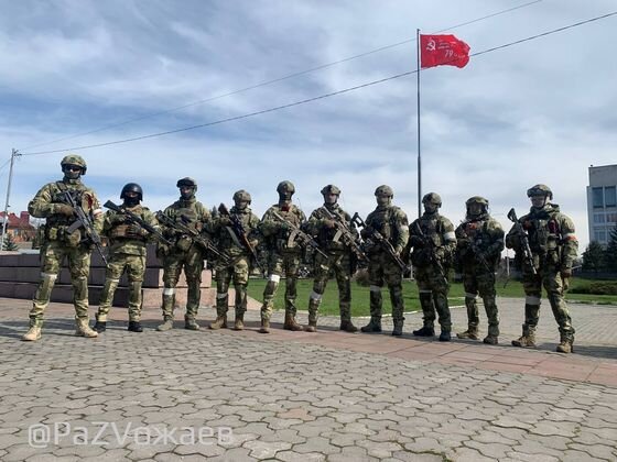    Севастопольцы подняли Знамя Победы в Херсоне Фото из телеграм-канала Михаила Развозжаева