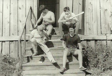 Дневные хлопоты не заканчивались, но нашлось время для перекура и фотосессии))