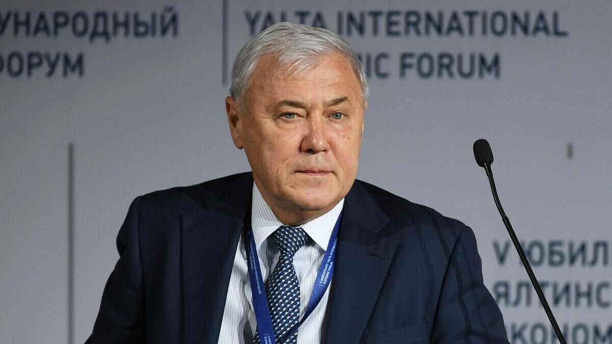    Депутат Государственной Думы РФ, президент Ассоциации региональных банков России Анатолий Аксаков на Ялтинском международном экономическом форуме© РИА Новости / Максим Блинов