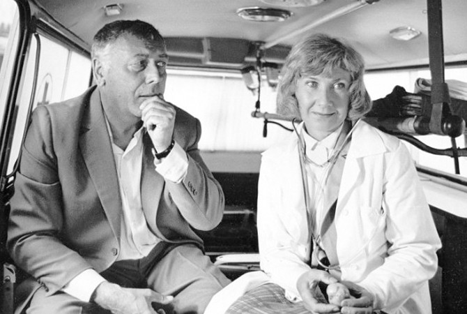 Людмила Аринина и Анатолий Папанов на съемках фильма «Отцы и деды», 1982 годrospres.mobi