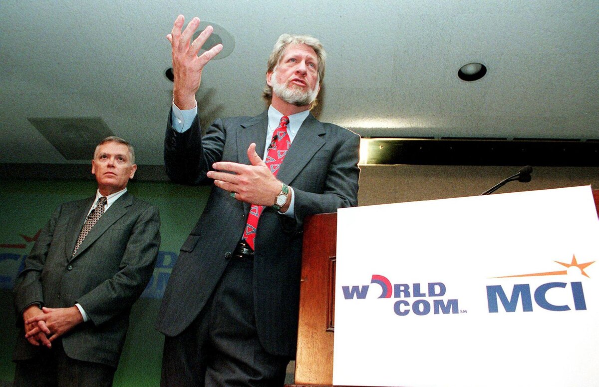 История о том, как почти 4 миллиарда долларов при помощи придуманного бухгалтерского термина и сесть на 25 лет