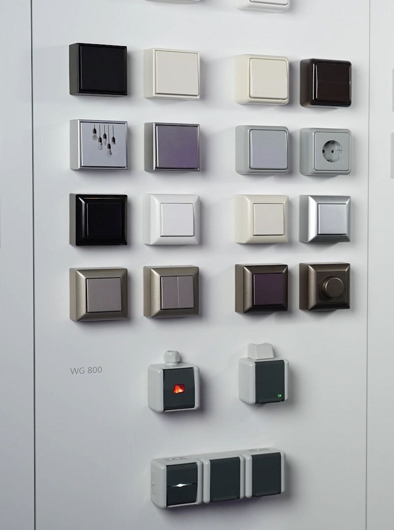 Как уже было сказано выше, контакты изделий покрыты серебром для обеспечения надежности соединений, а винты выдерживают многократное использование. 