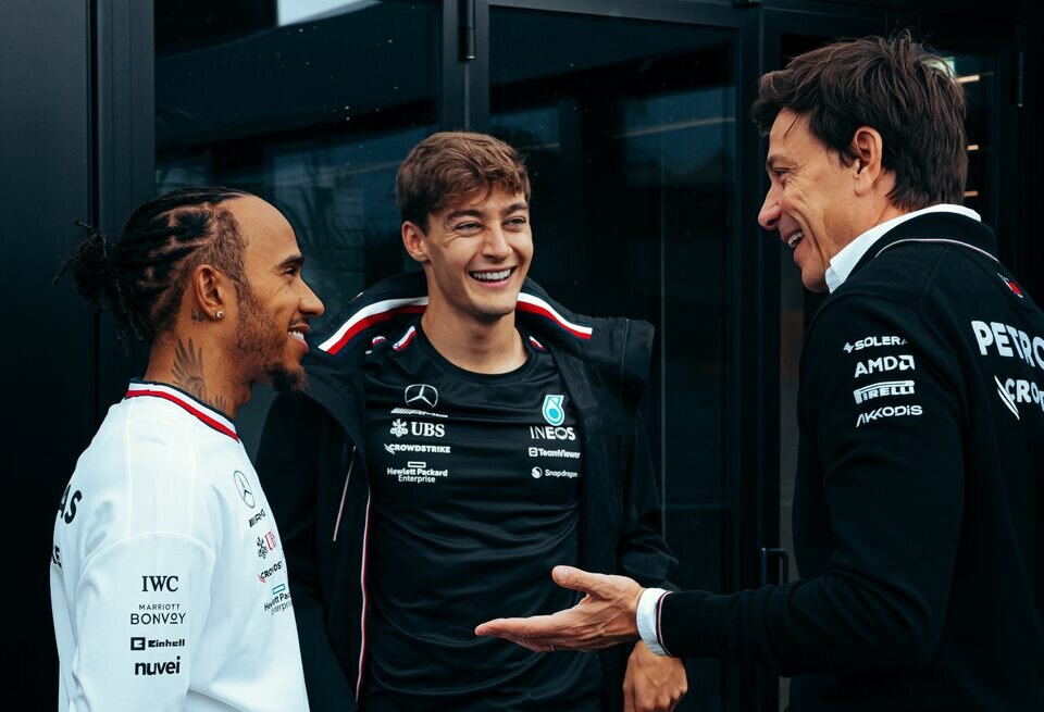    Льюис Хэмилтон и Джордж Рассел останутся в Mercedes до 2025 годаMercedes AMG F1