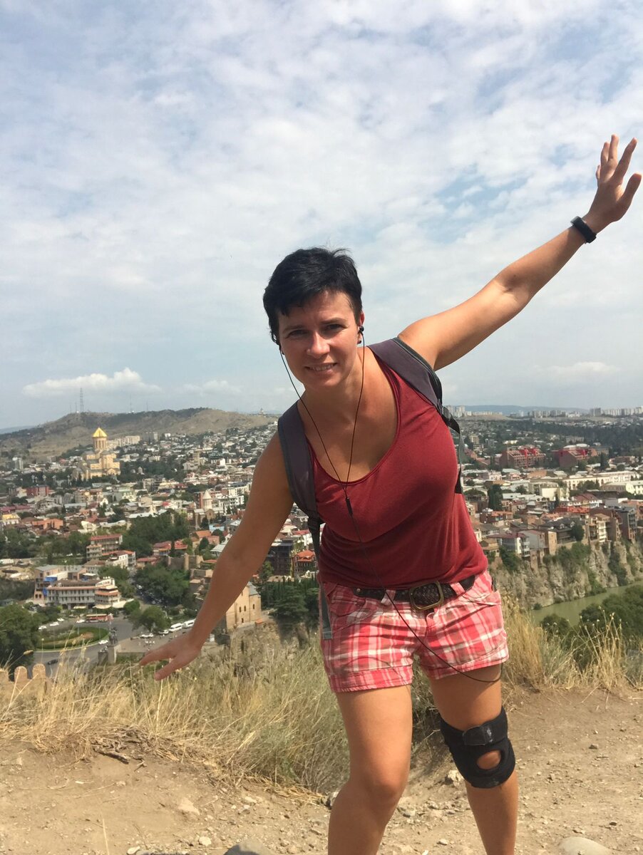 Сестра заманивает видами Грузии