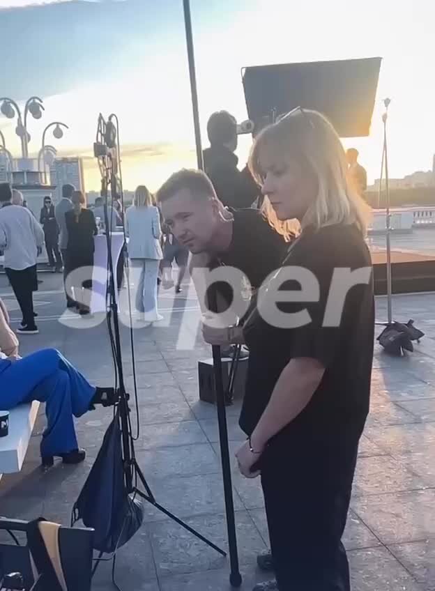    Саша Стоун на съемках «Постучись в мою дверь». Видео: Super