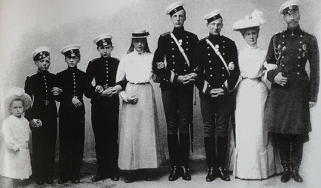 Великий князь Константин Константинович с женой и детьми в 1905 году. 