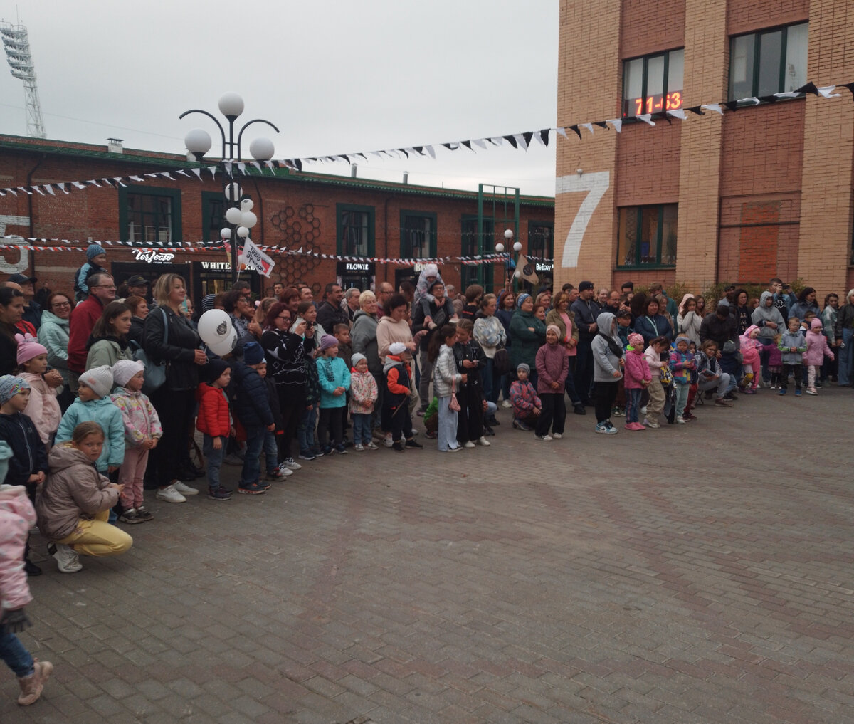 По уже сложившейся традиции, в Туле,  в дни города проходит "Театральный дворик".  В этом году- это уже XV Международный фестиваль уличных театров. 9/09/2023. 16:00.-29