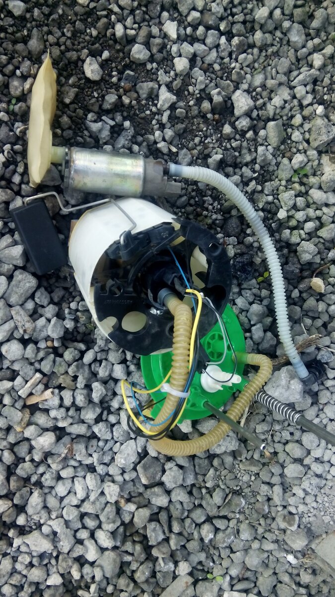 Если не очень видно, Там 1 насос стоит в колбе, а второй был подключен через тройник.