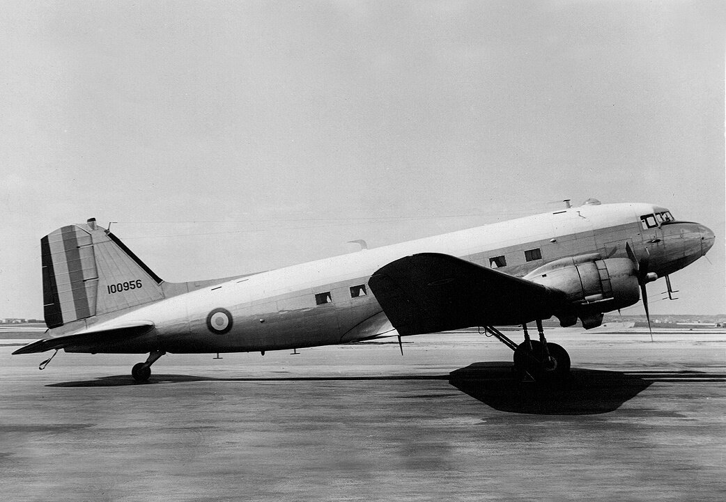 Douglas C-47 Skytrain французских ВВС. Фото: Dennis W. Robinson