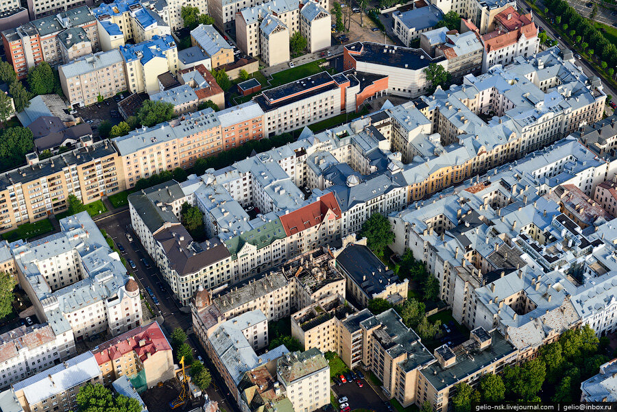 Riga hills. Центр Риги с высоты птичьего полета. Рига площадь города центр с высоты. Рига с высоты. Рига центр фото с высоты.