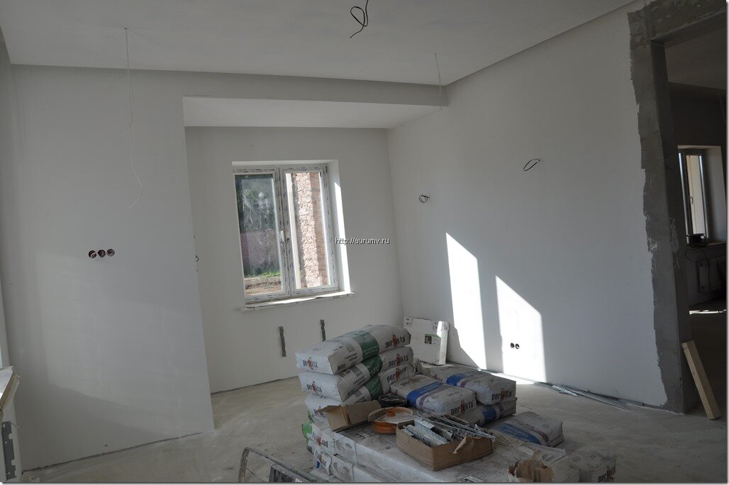 На фото: подготовка коттеджа под чистовую отделку