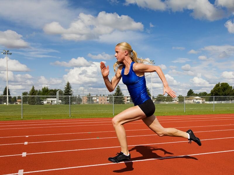  Источник: vsebegom.ru   Скорость бега человека физическая величина и одна из характеристик, по которым проводятся соревнования.