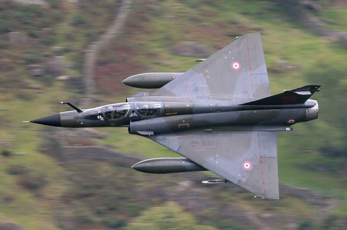 Мираж 2000 года. Мираж 2000 истребитель. Dassault Mirage 4000. Истребителей Mirage 2000-9. Мираж 2000 истребитель 4 поколения.