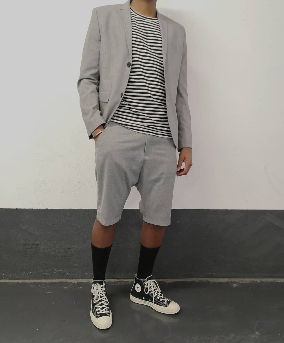 Такие же кеды, но другого цвета. Компания Converse уже давно принадлежит Nike.