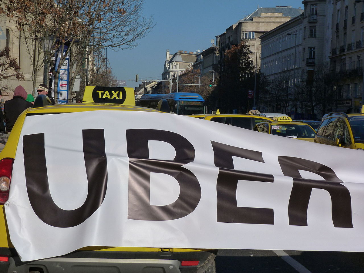 Акции против Uber во Франции, 2016 год.