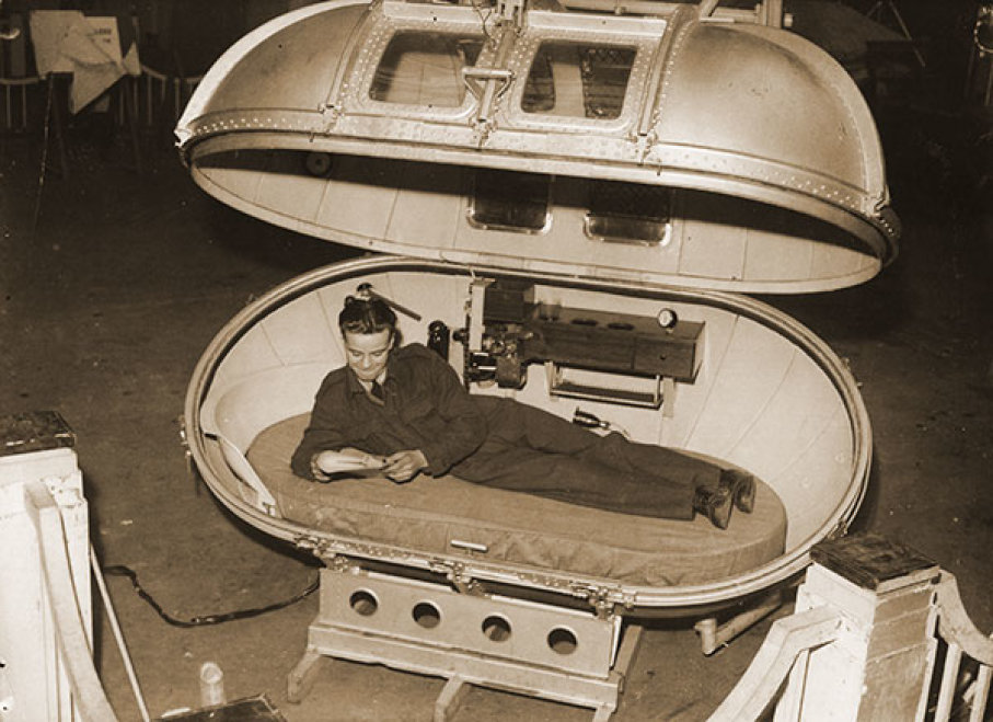 Убежище от ядерного взрыва. Уинстон Черчилль Спецкапсула. Летающая кровать Черчилля. Бункер от ядерного взрыва. Ядерный бункер капсула.