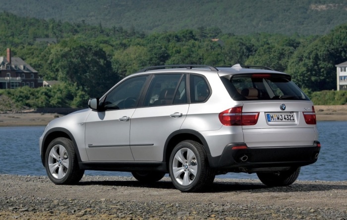 
Кроссовер BMW X5 второго поколения - роскошный автомобиль с кучей проблем.
