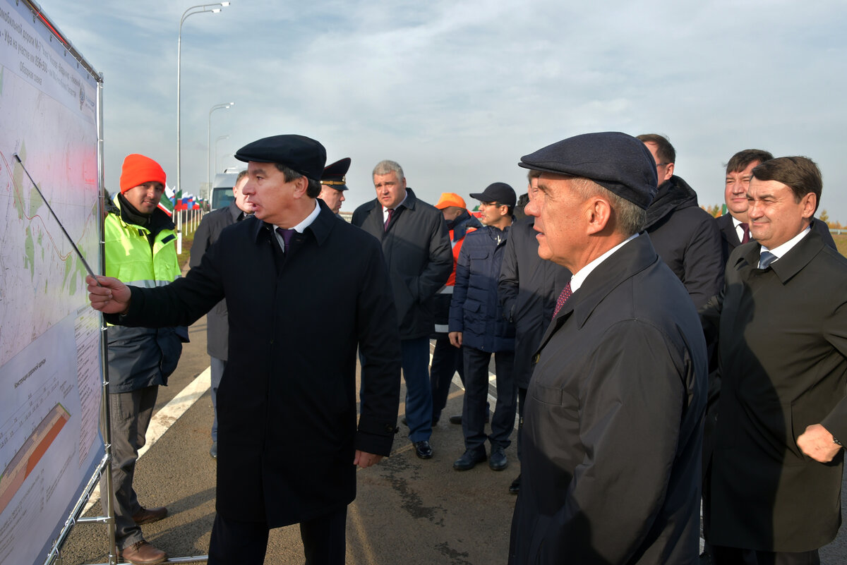 Символический старт движению дали президент Татарстана Рустам Минниханов, помощник президента России, бывший министр транспорта РФ Игорь Левитин и руководитель Федерального дорожного агентства Андрей Костюк.
