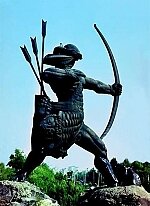 Наиболее распространенным вопросом в истории армяноведческих исследований был и продолжает оставаться вопрос происхождения и формирования армянскогонарода, который является спорным в некоторых вопросах. Откуда происходит армянский народ, где находится его колыбель, когда он сформировался как отдельная этническая единица и с каких времен упоминается в древнейших письменных источниках.  Спорность этих вопросов или же их отдельных пунктов обусловлено не только разнообразием информации первоисточников, но и частой политической или же другой заинтересованностью занимающихся этим вопросов. Тем не менее, наличествующие факты, а также уровень современного исследования в полной мере позволяет ответить  на вопрос о зарождении армянского народа и его формирования. Затронем, в первую очередь, предания о происхождении армянского народа, зафиксированные в древних и средних веках, общей линией представим наиболее распространенные теории в историографии, затем современное состояние изучаемого вопроса и сохранившиеся древнейшие факты об Армении и армянах.