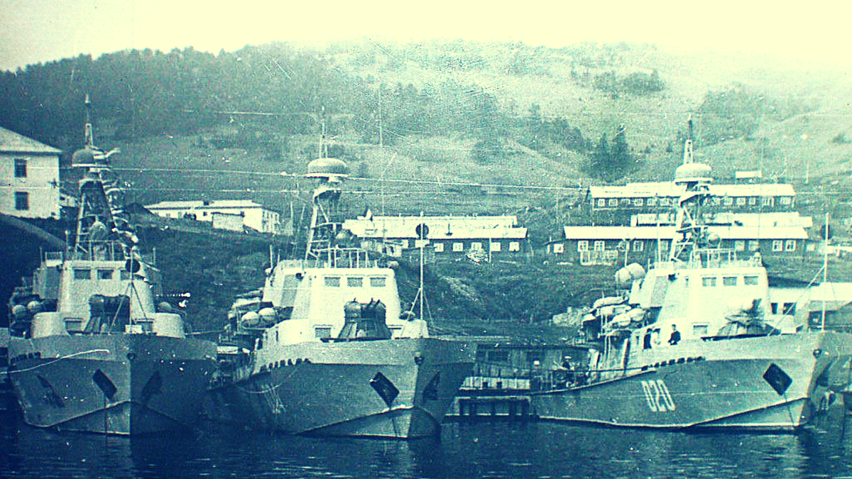 Остров Шикотан, пос. Малокурильск, 1983 г. ПСКР 686 (б/н 020). Из альбома Александра Ербаева.